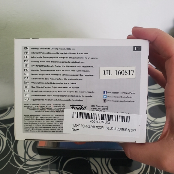 Olivia Moore Hood Funko Pop 347 NY Comic Con LE variant - Picture 9 of 10